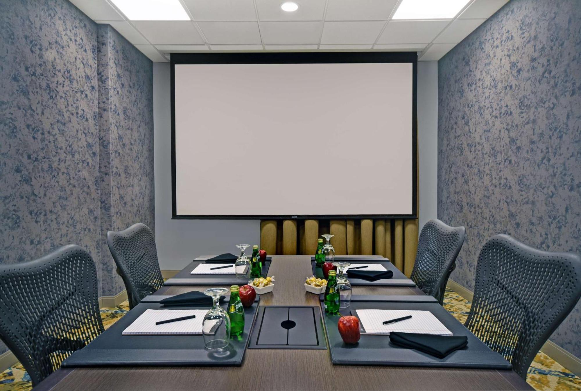Hilton Garden Inn Houston/Galleria Area Zewnętrze zdjęcie